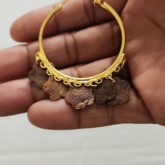 Over Sized Hoop Earrings With Shingles-NIP - Picture 3 of 4